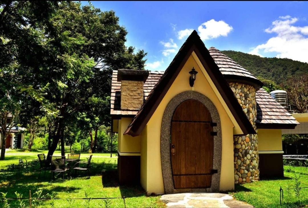 פולי Mushroom Forest Guesthouse Camping Site מראה חיצוני תמונה